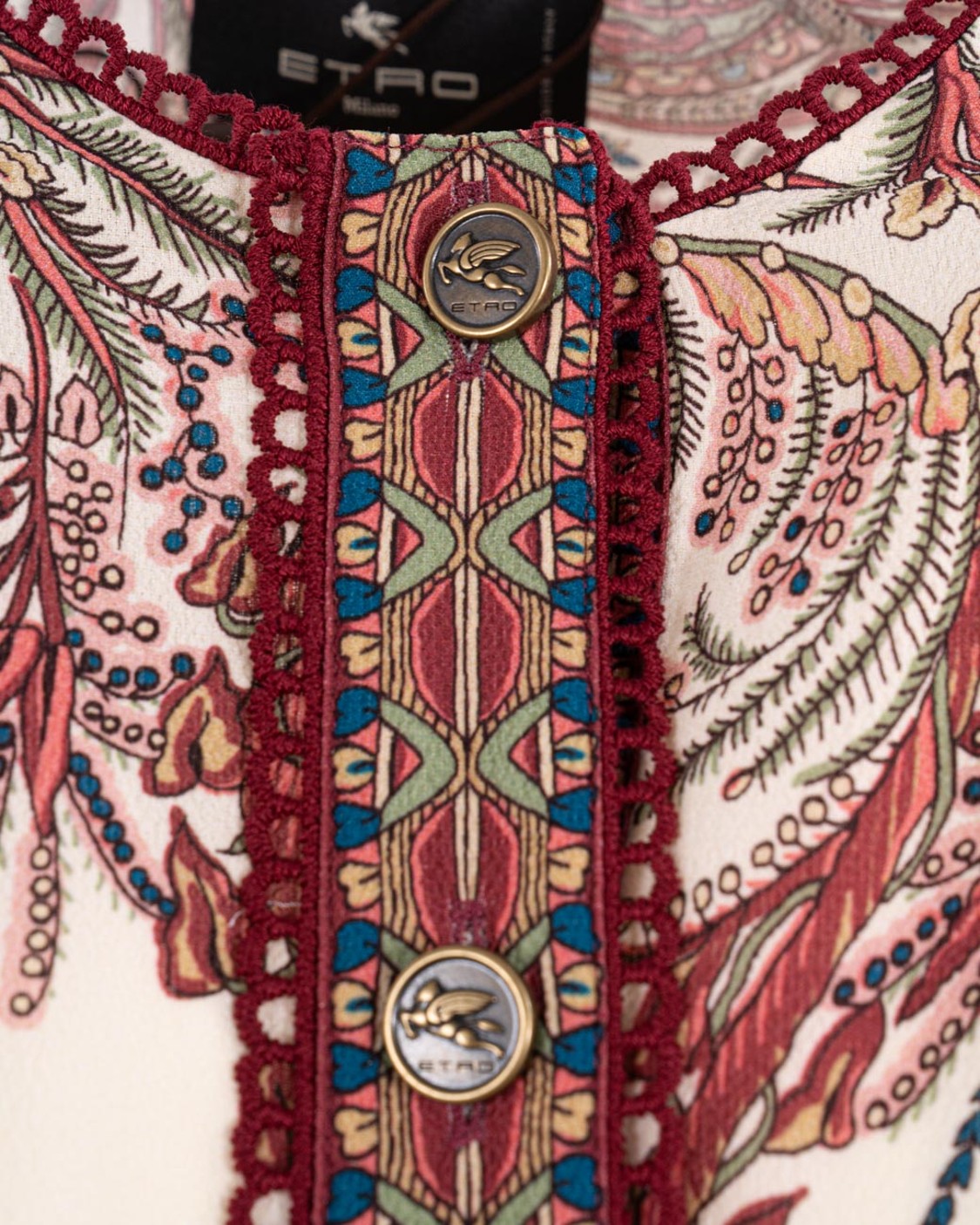 shop ETRO  Abito: Etro abito in sablé con stampa piazzata.
Abito midi realizzato in tessuto sablé stretch. 
Il modello è decorato da una stampa Paisley floreale piazzata ed è arricchito da bottoni metallici con logo Pegaso in rilievo.
Vestibilità regular.
Maniche a palloncino.
Chiusura con bottoni Pegaso.
Composizione: 98% poliestere, 2% elastan.
Made in Italy. WRHA0431 99SPSE2-X0801 number 8400886